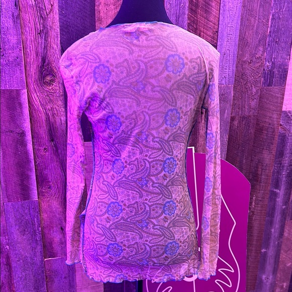 Shimmery Purple and Pink Long Sleeve V-Neck Blouse - Picture 3 of 4